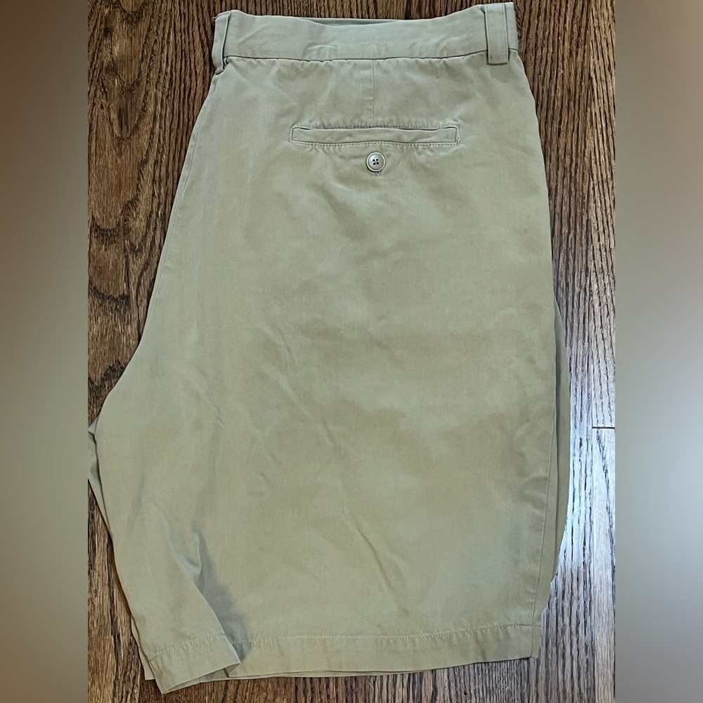 Tommy Bahama 100% silk shorts - Picture 2 of 3